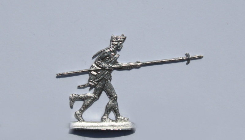 Musketier, Sergeant mit Kurzgewehr stürmend